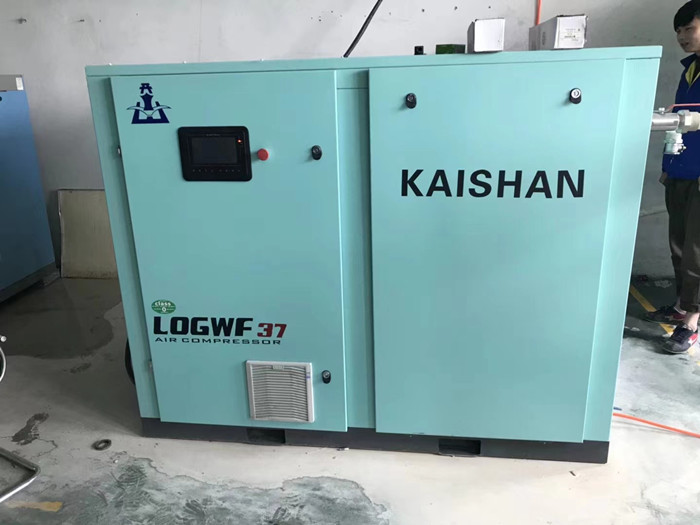 開山無油水(shuǐ)潤滑螺杆空壓(yā)機服務于食品(pin)行業